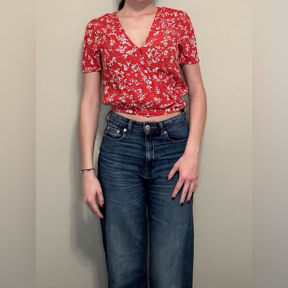 Code X Mode Red Floral Top - Picture 2 of 4